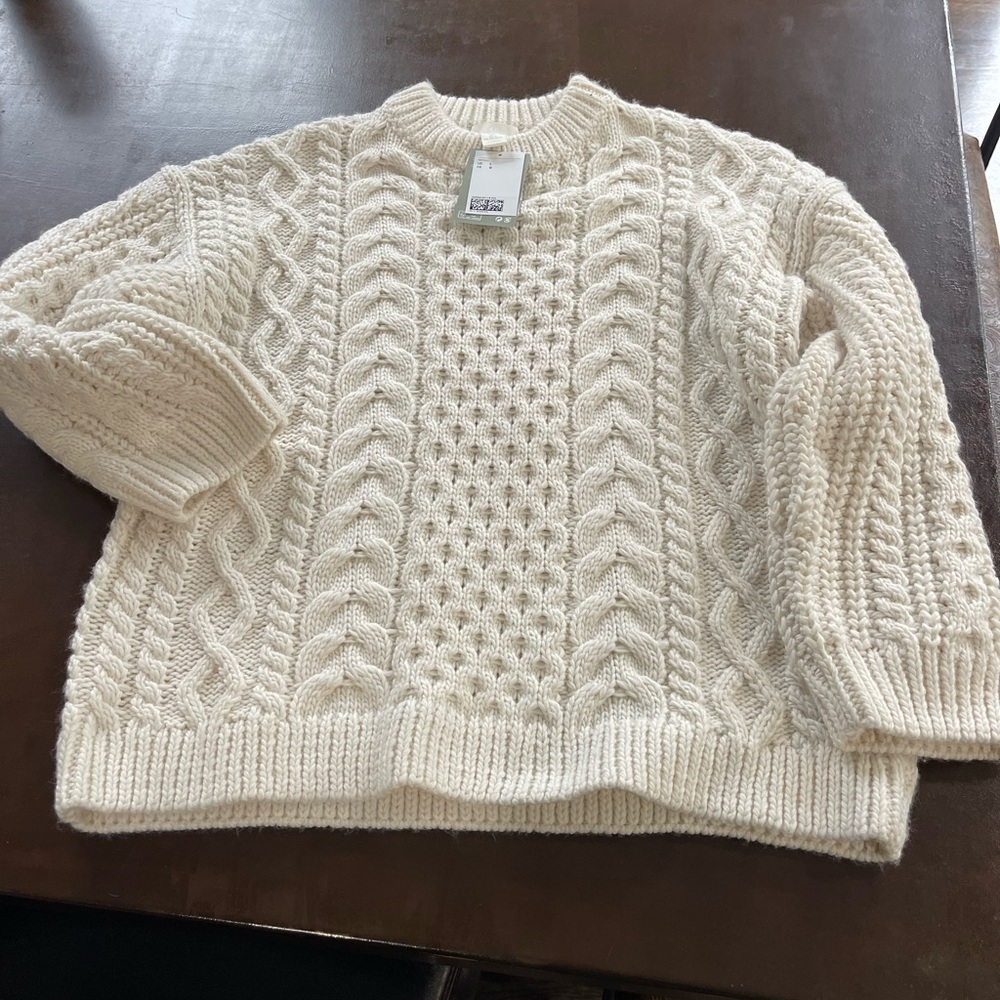 H&M Cream colored sweater cable knit. Soft. Size Large. Oversized. Comfy NWT
